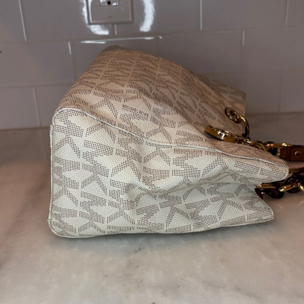 Michael Kors Bag Purse Handbag Cynthia Vanilla PVC Medium Signature Logo Satchel - Picture 6 of 16
